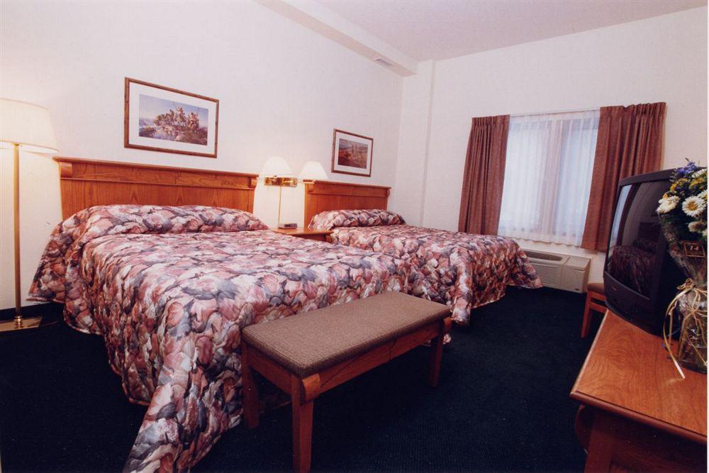 Canalta Lodge Banff Room photo